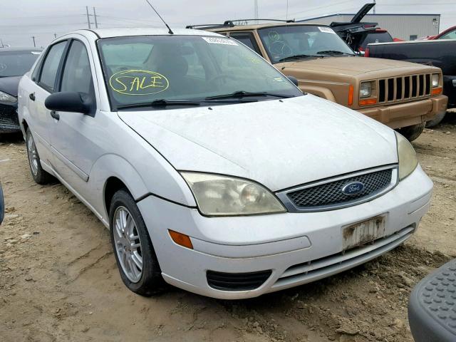 1FAFP34N15W228788 - 2005 FORD FOCUS ZX4 WHITE photo 1