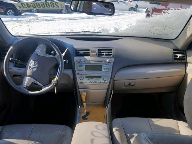 4T1BE46K27U191994 - 2007 TOYOTA CAMRY XLE SILVER photo 9