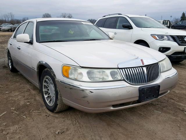 1LNHM82W01Y723904 - 2001 LINCOLN TOWN CAR S WHITE photo 1