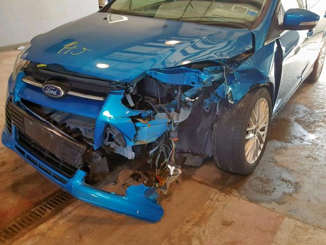 1FADP3N28EL262076 - 2014 FORD FOCUS TITA BLUE photo 9