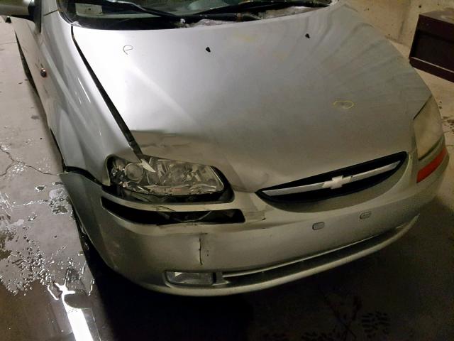 KL1TJ62664B119560 - 2004 CHEVROLET AVEO LS SILVER photo 9
