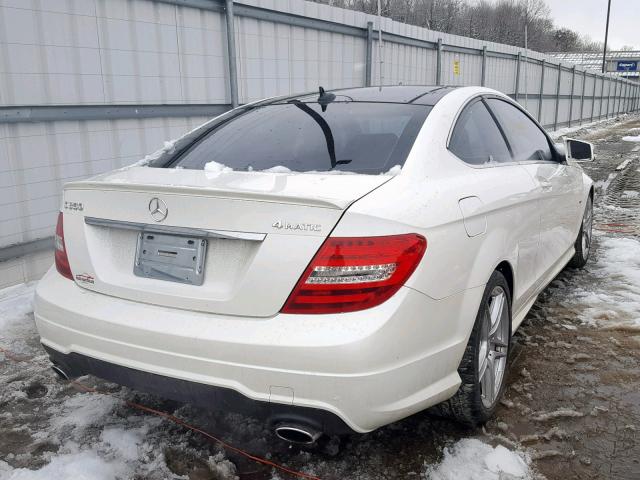 WDDGJ8JB0CF895765 - 2012 MERCEDES-BENZ C 350 4MAT WHITE photo 4