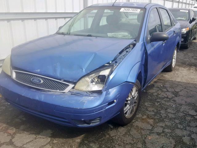 1FAFP34N95W233432 - 2005 FORD FOCUS ZX4 BLUE photo 2