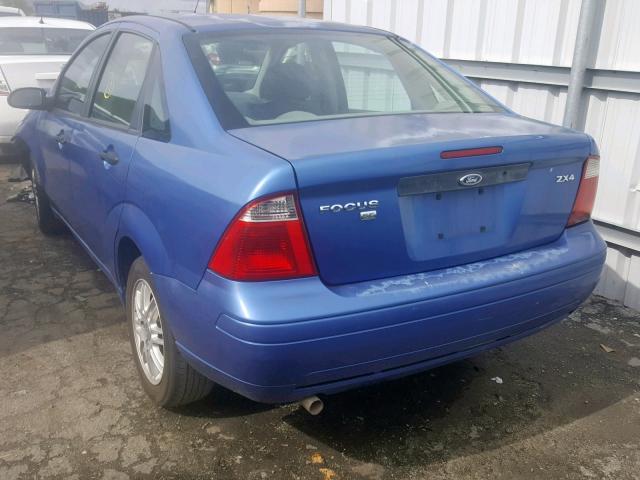 1FAFP34N95W233432 - 2005 FORD FOCUS ZX4 BLUE photo 3