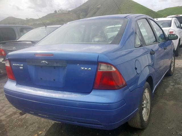 1FAFP34N95W233432 - 2005 FORD FOCUS ZX4 BLUE photo 4