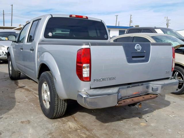 1N6AD07U25C405507 - 2005 NISSAN FRONTIER C SILVER photo 3