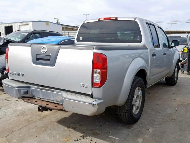 1N6AD07U25C405507 - 2005 NISSAN FRONTIER C SILVER photo 4