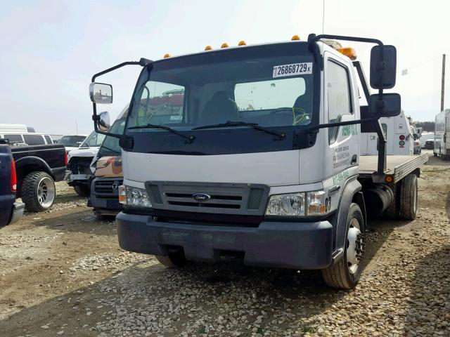 3FRML55Z28V069467 - 2008 FORD LOW CAB FO WHITE photo 2