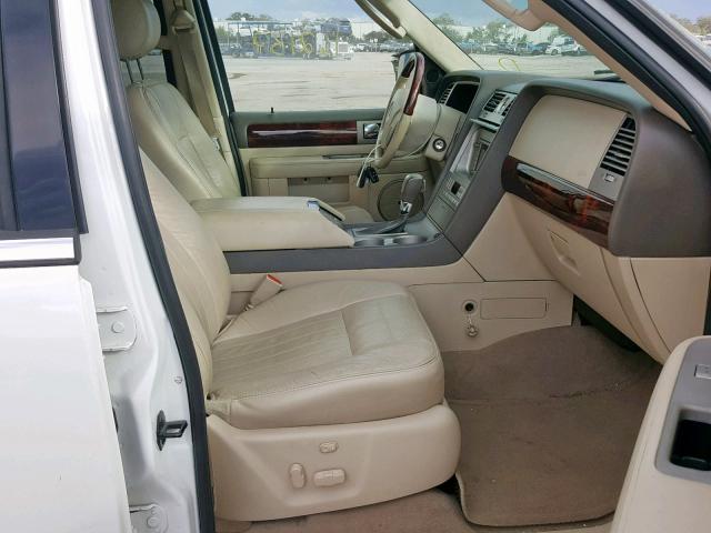 5LMFU27R84LJ34394 - 2004 LINCOLN NAVIGATOR Ақ фото 5