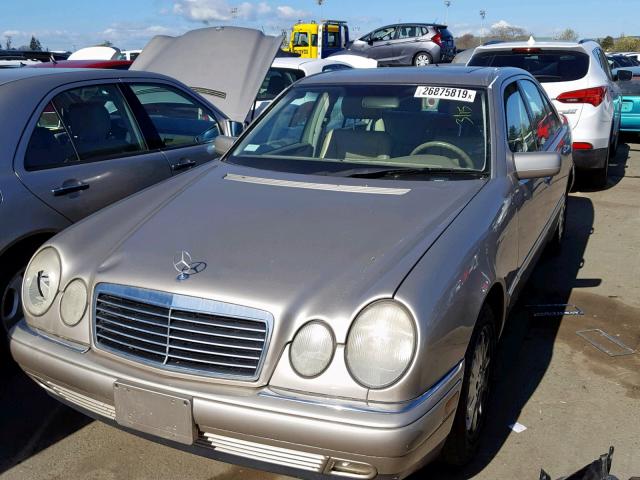 WDBJF65H9XA820729 - 1999 MERCEDES-BENZ E 320 GOLD photo 2