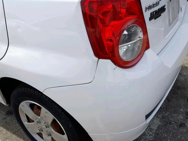 KL1TD66E79B607416 - 2009 CHEVROLET AVEO LS WHITE photo 9