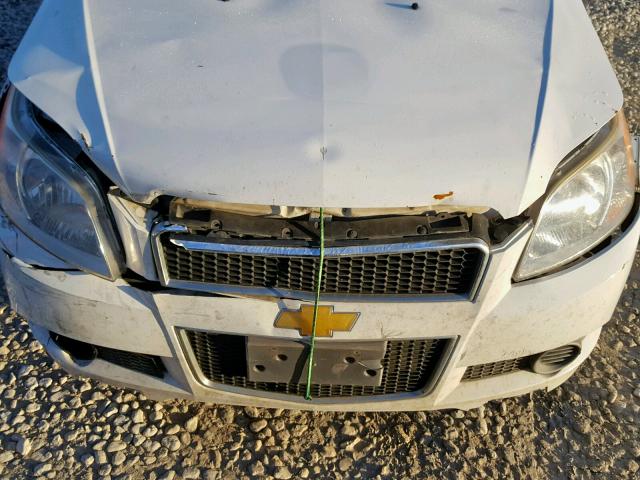 KL1TD6DE6BB212684 - 2011 CHEVROLET AVEO LS WHITE photo 9