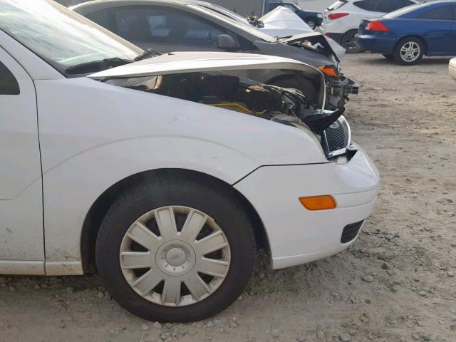 1FAFP34N97W258317 - 2007 FORD FOCUS ZX4 WHITE photo 9