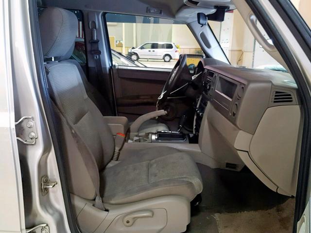 1J8HG48K37C520349 - 2007 JEEP COMMANDER GRAY photo 5