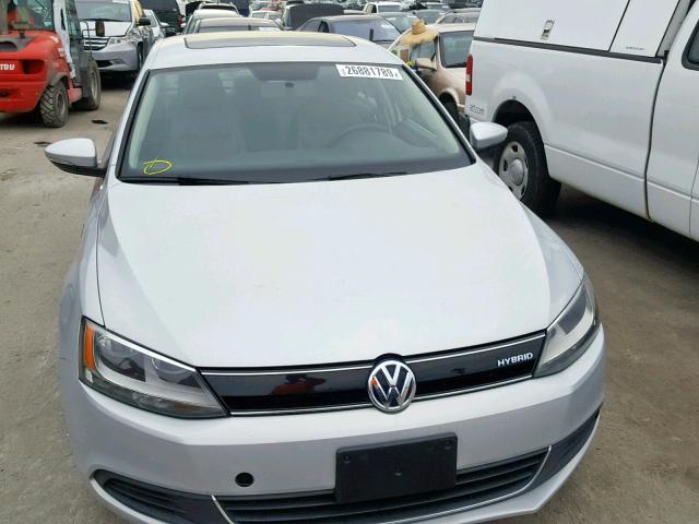 3VW637AJ0DM302812 - 2013 VOLKSWAGEN JETTA HYBR SILVER photo 9