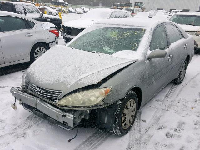 JTDBE30K263062200 - 2006 TOYOTA CAMRY GRAY photo 2