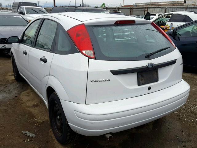 3FAFP37N75R136017 - 2005 FORD FOCUS ZX5 WHITE photo 3