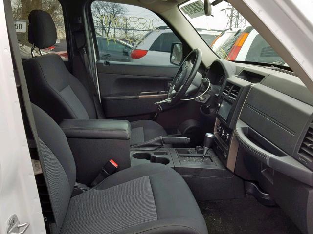 1J4PN3GK6BW513854 - 2011 JEEP LIBERTY RE WHITE photo 5