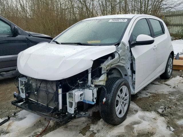 1G1JG6SH4J4104628 - 2018 CHEVROLET SONIC WHITE photo 2