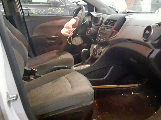 1G1JA6SH1E4222451 - 2014 CHEVROLET SONIC LS WHITE photo 5