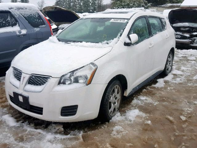 5Y2SM67039Z415635 - 2009 PONTIAC VIBE WHITE photo 2