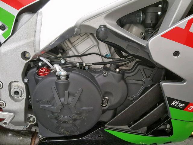 ZD4KEU001HS000708 - 2017 APRILIA RSV4 RR SILVER photo 5