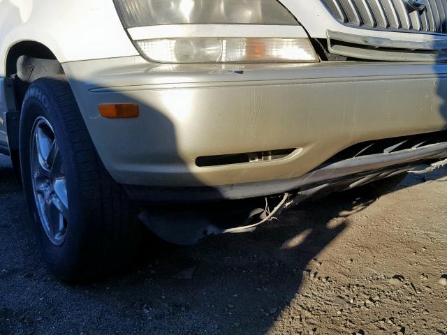 JT6HF10U7X0031080 - 1999 LEXUS RX 300 WHITE photo 9