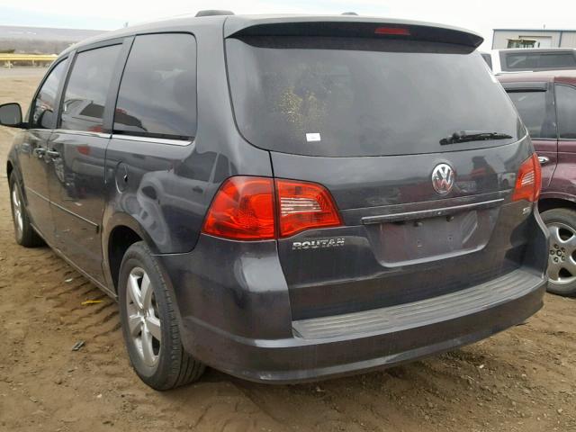 2V4RW3DG9BR804990 - 2011 VOLKSWAGEN ROUTAN SE CHARCOAL photo 3