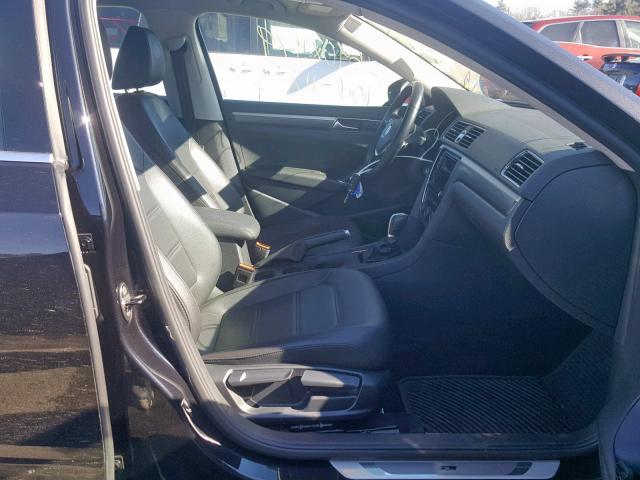 1VWDT7A30HC075962 - 2017 VOLKSWAGEN PASSAT R-L BLACK photo 5