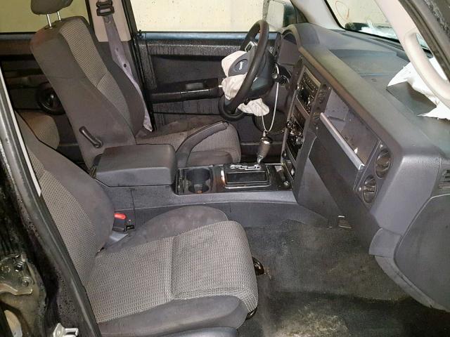 1J8HG48K98C215357 - 2008 JEEP COMMANDER BLACK photo 5