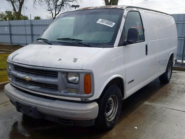 1GCFG15W8Y1260922 - 2000 CHEVROLET EXPRESS G1 WHITE photo 2