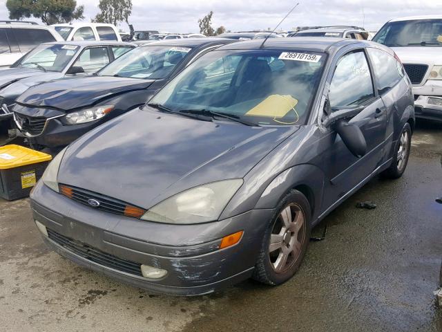 3FAFP31Z83R175112 - 2003 FORD FOCUS ZX3 GRAY photo 2