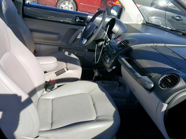 3VWEG31C57M508867 - 2007 VOLKSWAGEN NEW BEETLE ნაცრისფერი ფოტო 5