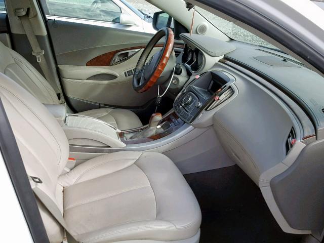 1G4GB5EG8AF180981 - 2010 BUICK LACROSSE C WHITE photo 5