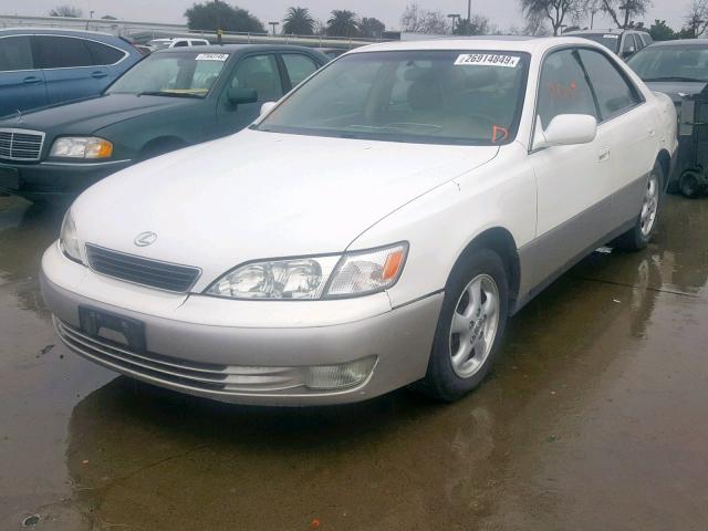 JT8BF28G1X5053709 - 1999 LEXUS ES 300 WHITE photo 2