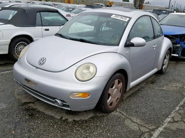 3VWCT21C51M416761 - 2001 VOLKSWAGEN NEW BEETLE Silber Foto 2