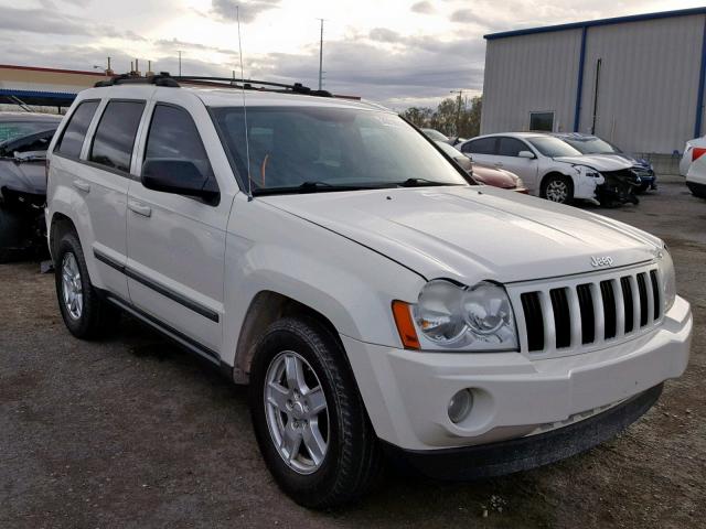 1J8HS48P17C586358 - 2007 JEEP GRAND CHER WHITE photo 1