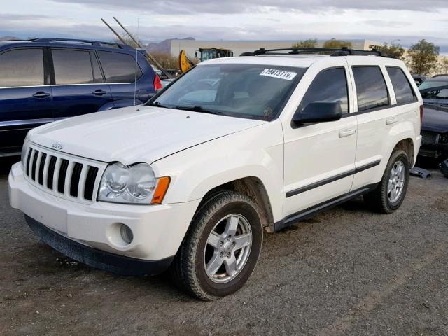 1J8HS48P17C586358 - 2007 JEEP GRAND CHER WHITE photo 2