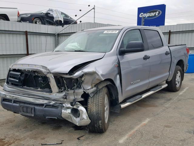 5TFEY5F10DX137335 - 2013 TOYOTA TUNDRA CRE SILVER photo 2