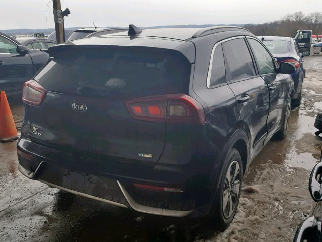 KNDCC3LC2H5049307 - 2017 KIA NIRO EX BLACK photo 4