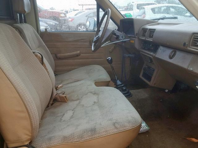 JT4RN55D0J0257078 - 1988 TOYOTA PICKUP 1/2 BEIGE photo 5