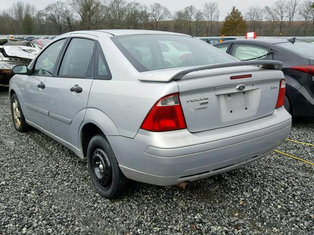 1FAFP34N76W171823 - 2006 FORD FOCUS ZX4 SILVER photo 3