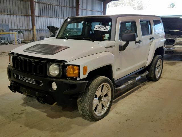 5GTEN13E388111720 - 2008 HUMMER H3 WHITE photo 2