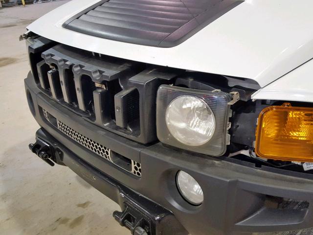 5GTEN13E388111720 - 2008 HUMMER H3 WHITE photo 9