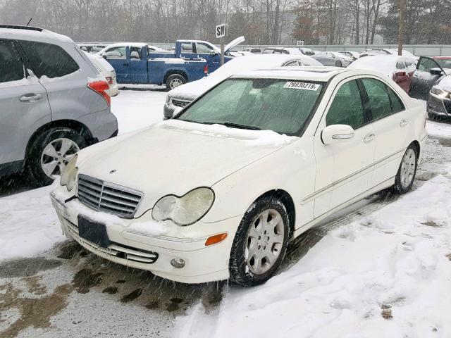 WDBRF81J35F685402 - 2005 MERCEDES-BENZ C 240 4MAT WHITE photo 2