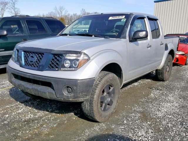 1N6AD07W16C419109 - 2006 NISSAN FRONTIER C SILVER photo 2