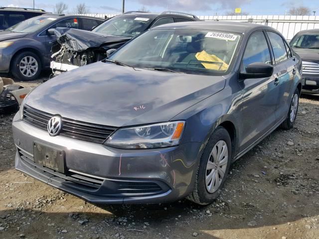 3VW2K7AJ2EM250893 - 2014 VOLKSWAGEN JETTA BASE GRAY photo 2