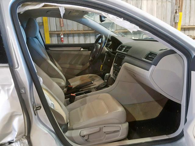 1VWBS7A35EC106242 - 2014 VOLKSWAGEN PASSAT SE SILVER photo 5