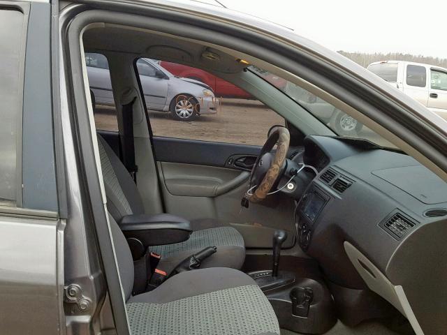 1FAFP34N76W234788 - 2006 FORD FOCUS ZX4 GRAY photo 5