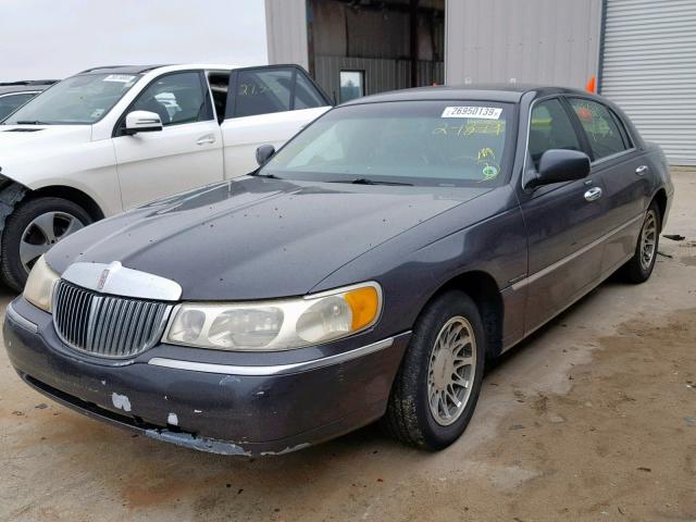 1LNHM82W51Y629677 - 2001 LINCOLN TOWN CAR S GRAY photo 2